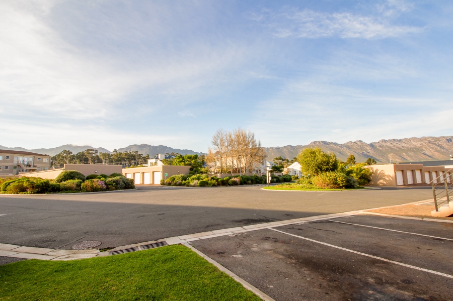 To Let 2 Bedroom Property for Rent in Somerset West Western Cape
